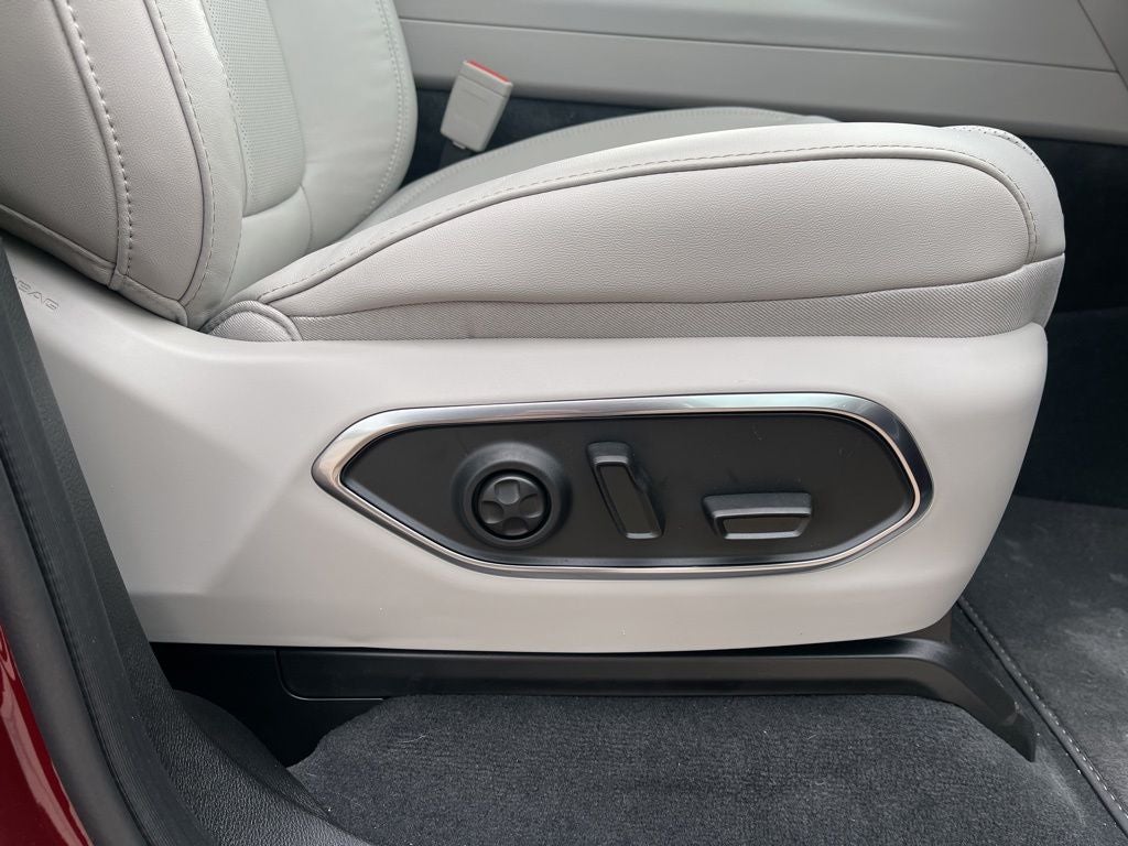 2025 Jeep Wagoneer Base