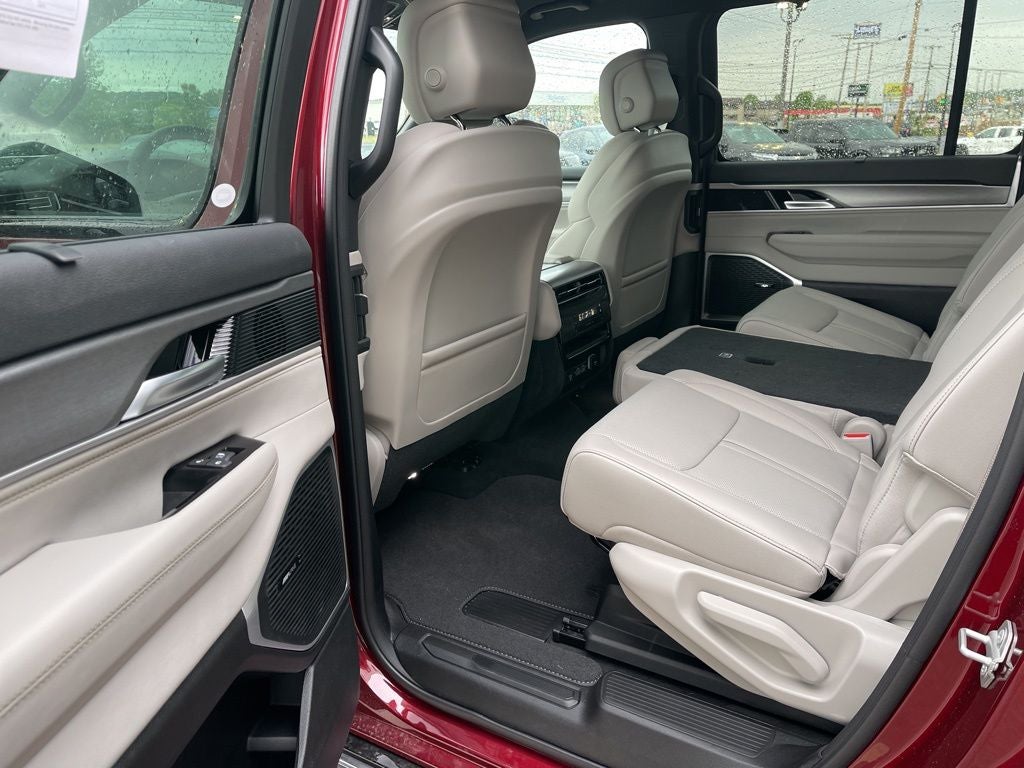 2025 Jeep Wagoneer Base