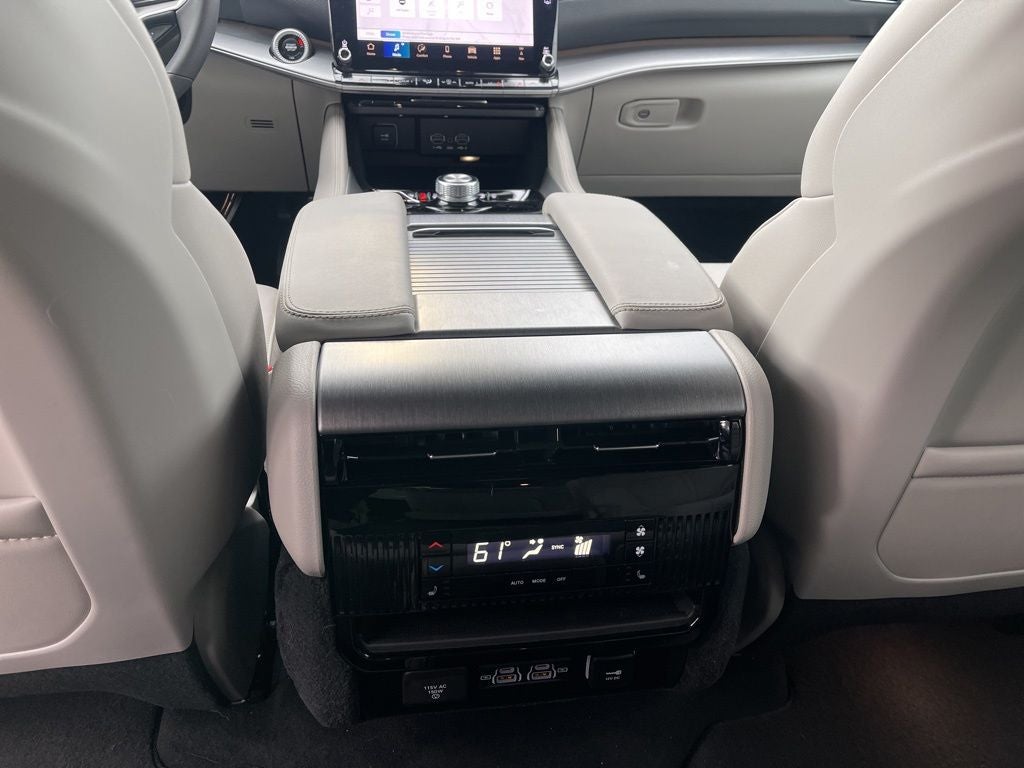 2025 Jeep Wagoneer Base