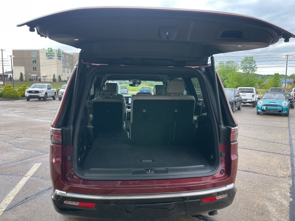 2025 Jeep Wagoneer Base