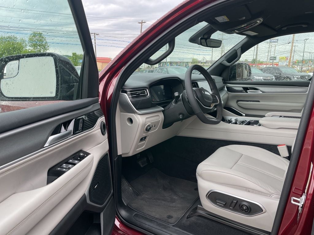 2025 Jeep Wagoneer Base