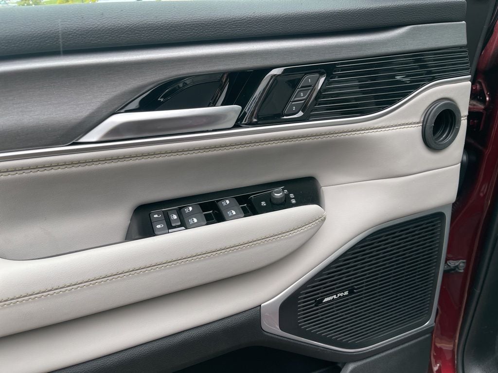 2025 Jeep Wagoneer Base