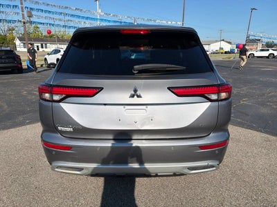 2022 Mitsubishi Outlander SE