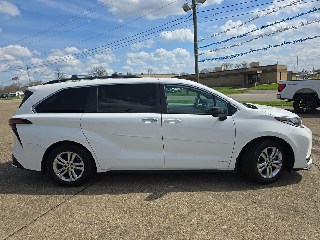 2021 Toyota Sienna XSE 7 Passenger