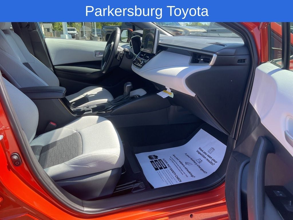 2025 Toyota Corolla Hatchback SE